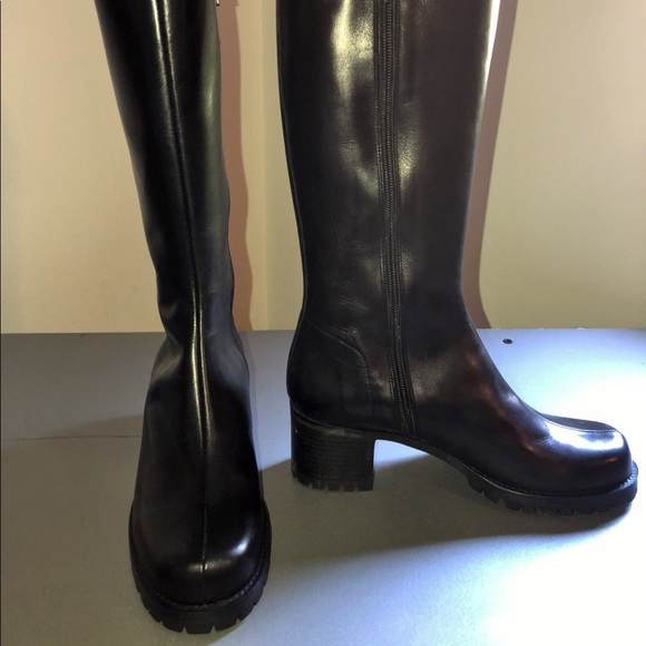 GUESS Black Boots - NEVER WORN Size 8 - Picture 2 of 4
